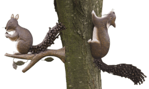 2 Gartenfiguren “Eichhörnchen”